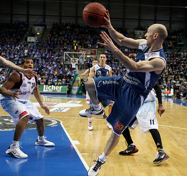 紧随其后的 紧随其后的